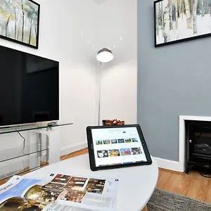  Holiday home Xclusive Living Near Airport & Nec, The Whitecroft United Kingdom